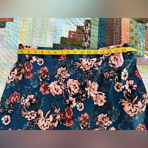 🌞 NWT Silk Material Floral Asymmetrical Skirt - Picture 3 of 7